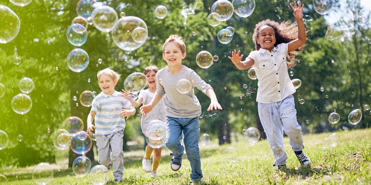 Consejos para mantener a los peques entretenidos y activos durante las vacaciones de verano