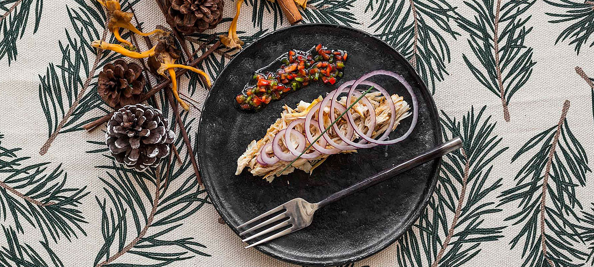 Tiras de pavo al vapor con vinagreta de verduras