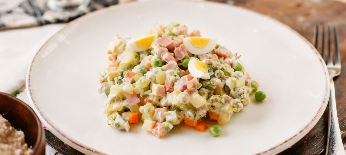 Ensaladilla de guisantes, huevo y jamÃ³n