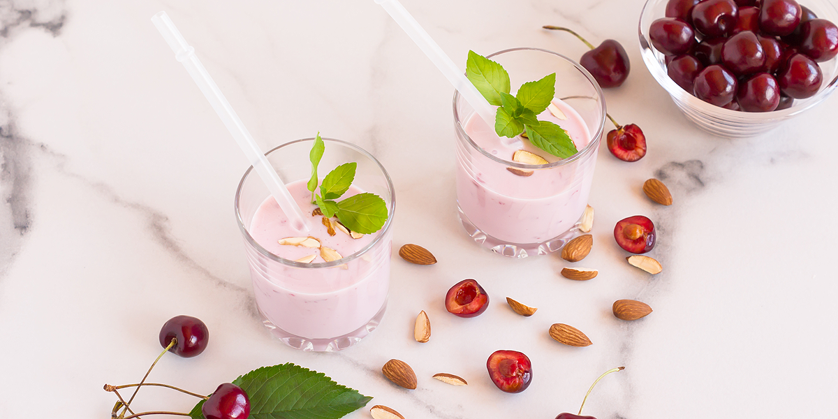 Gazpacho de cerezas con almendras