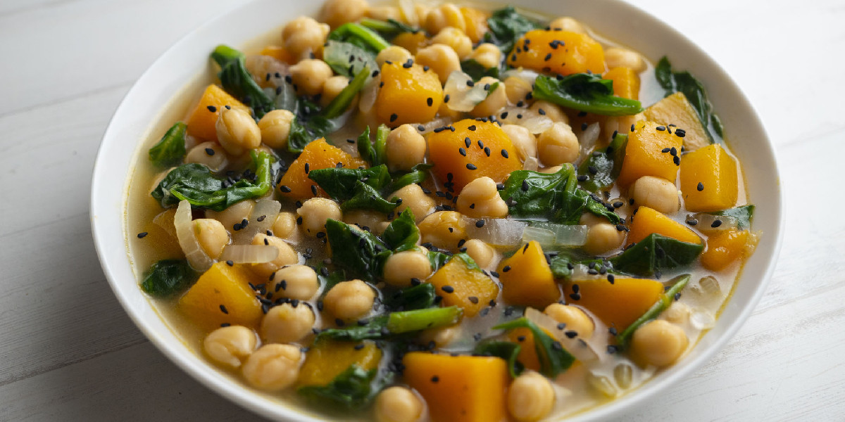 Guiso de garbanzos con calabaza y espinacas