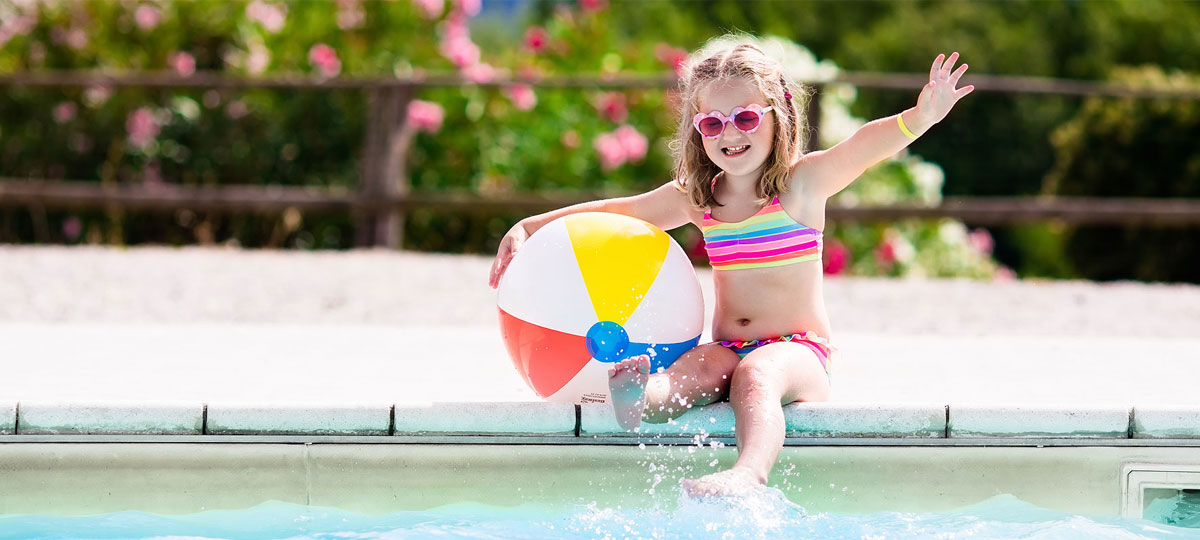 Decálogo para un baño seguro con niños en la playa o piscina