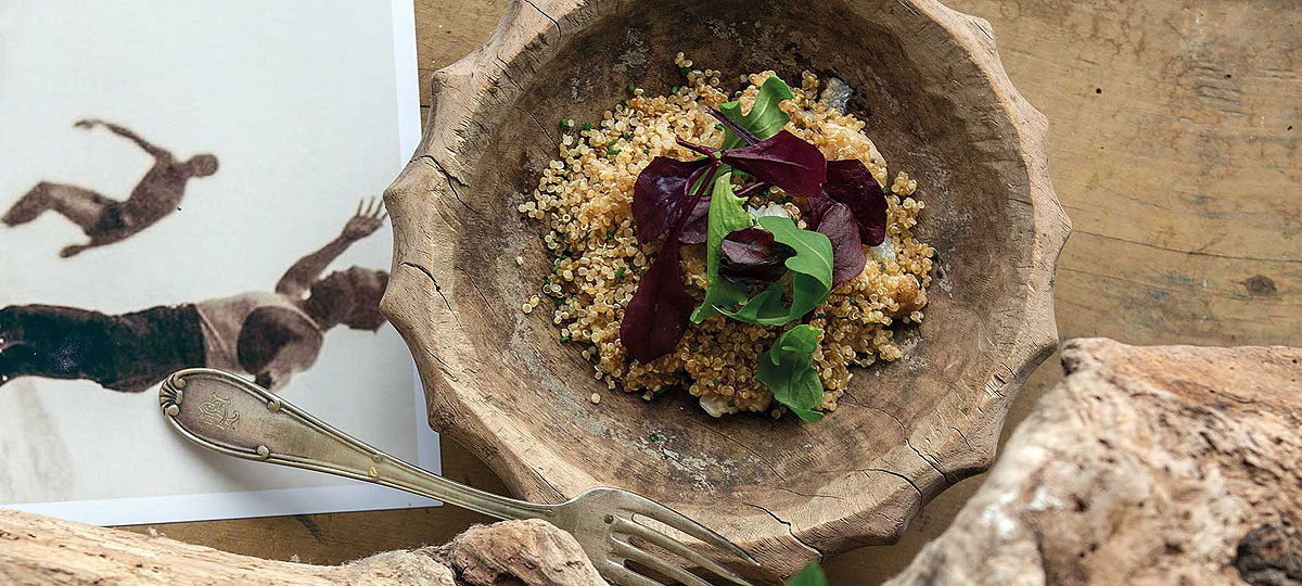 Poké de dorada con quinoa