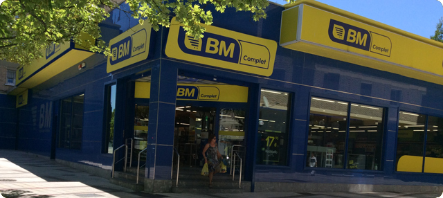 Entrada del supermercado BM Sancho el Fuerte de Pamplona