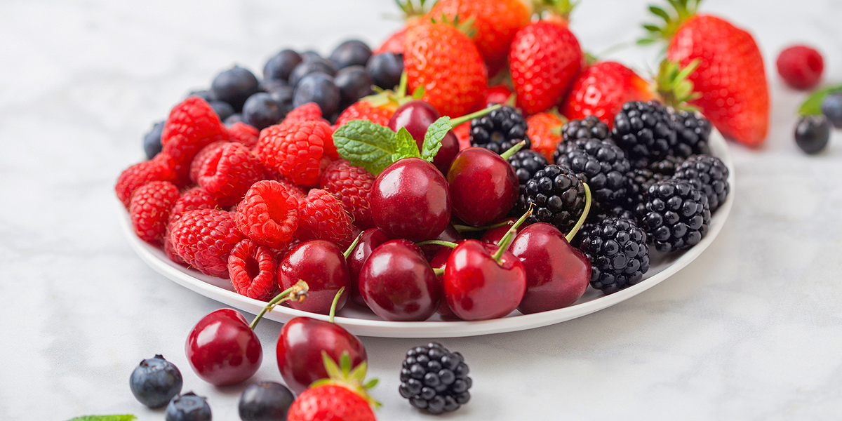 Frutos rojos: tu escudo antioxidante de verano