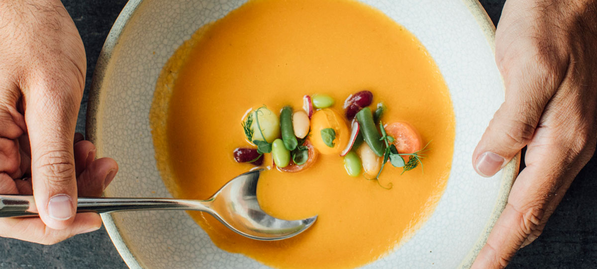 Sopa casera de toda la vida con productos millennial