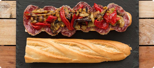 Bocadillo de salchichÃ³n con escalivada