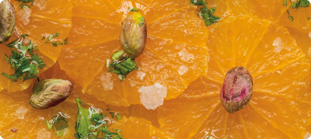 Carpaccio de naranja con canela y pistachos
