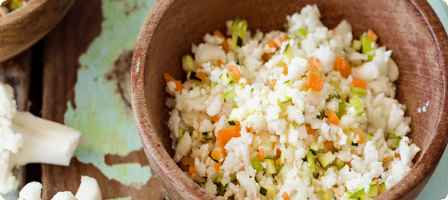Falso cous-cous de coliflor con verduras