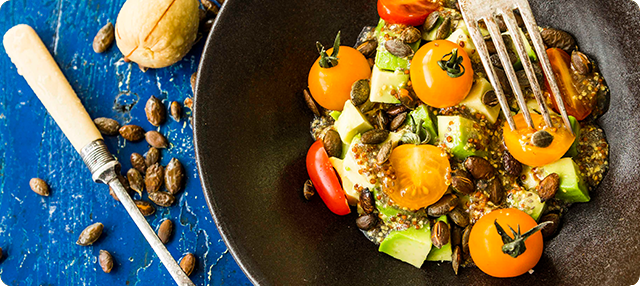 Ensalada de tomatitos con vinagreta de chÃ­a y pipas