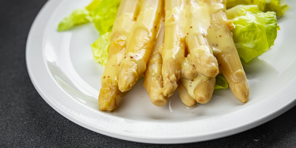EspÃ¡rragos blancos cocidos con vinagreta templada de mostaza y limÃ³n