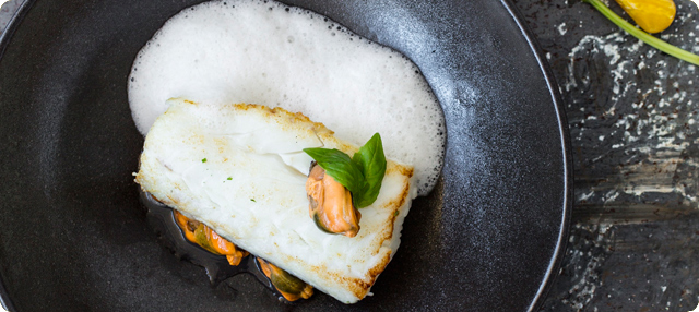 Lomo de merluza con espumoso de mejillones