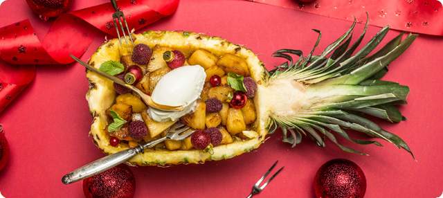 Piña asada con helado de nata