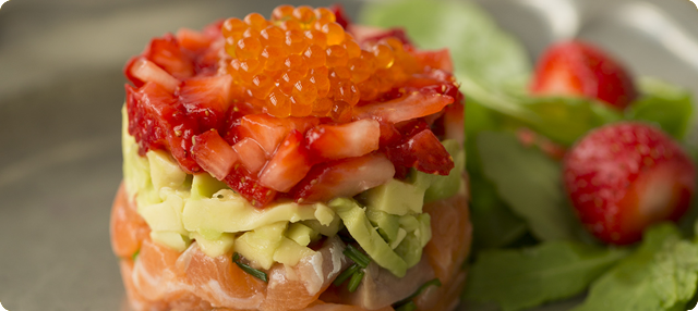 Tartar de salmÃ³n aguacate y fresa