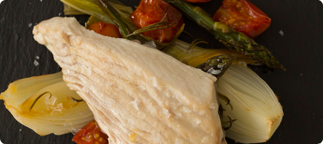 Ventresca de bonito al horno con verduras